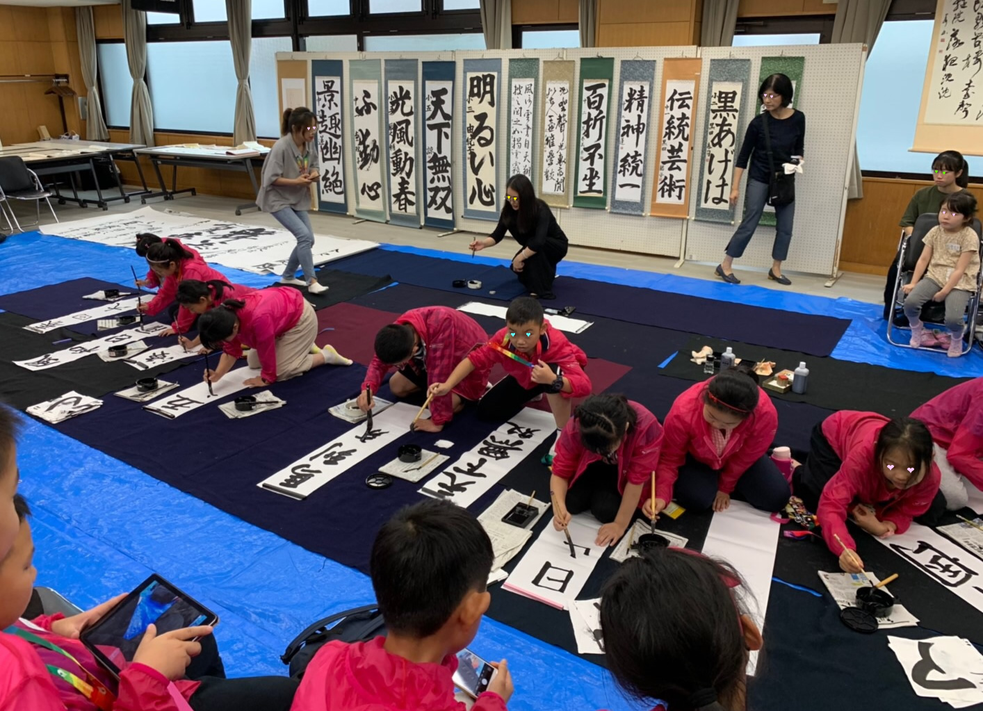 杭州市の子供達も揮毫してくれました。